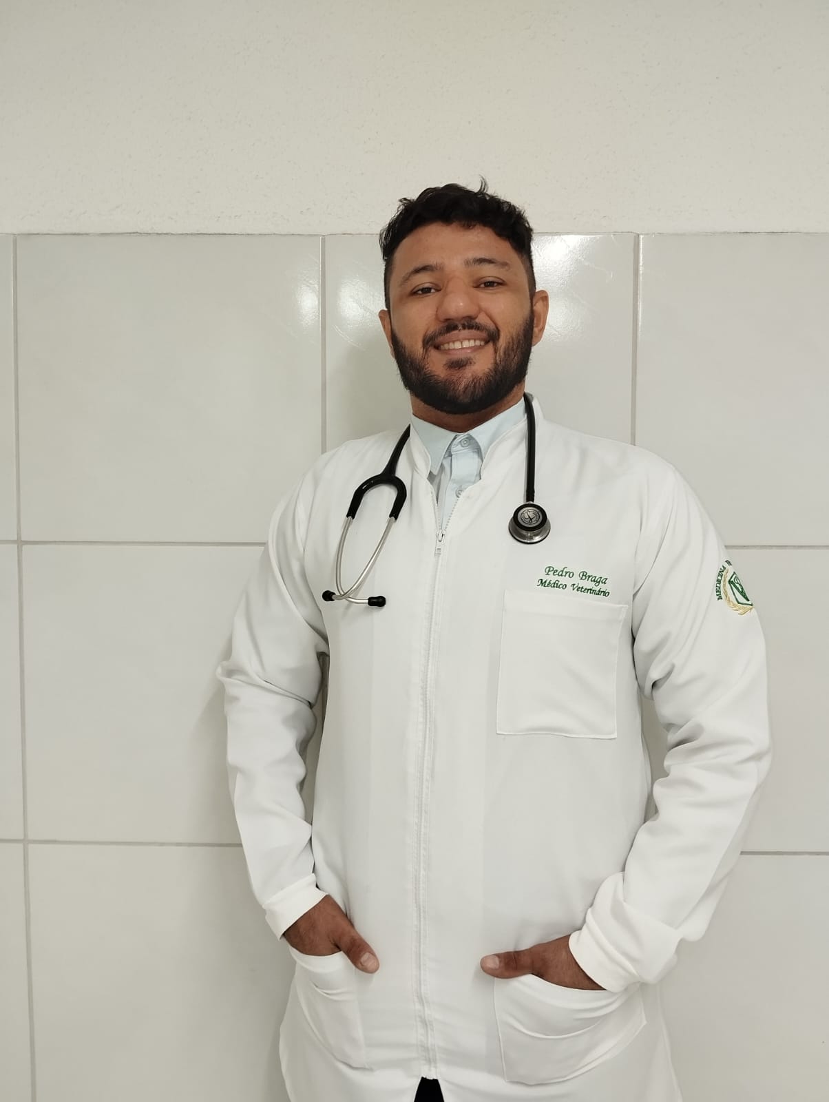 Dr. Pedro Ícaro — Médico Veterinário